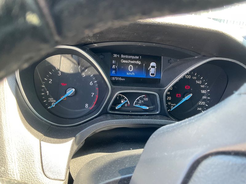 Ford Focus 1.0 EcoBoost Business — zdjęcie 4