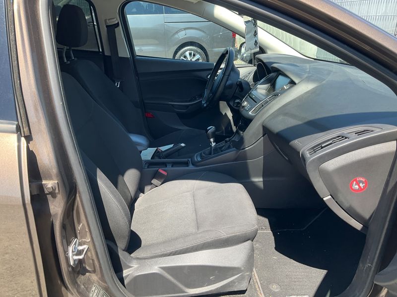 Ford Focus 1.0 EcoBoost Business — zdjęcie 3