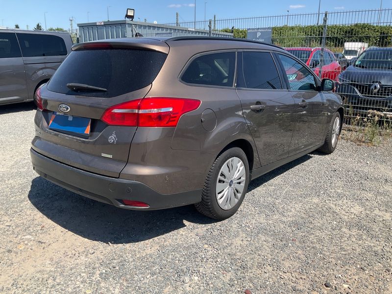 Ford Focus 1.0 EcoBoost Business — zdjęcie 2