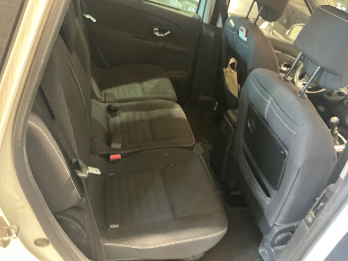Renault Scenic 2015 — photo 14