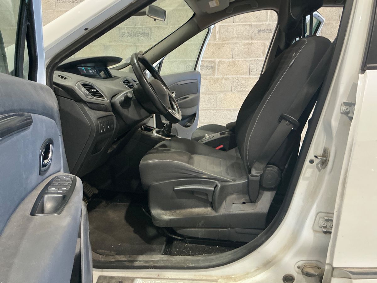 Renault Scenic 2015 — photo 8