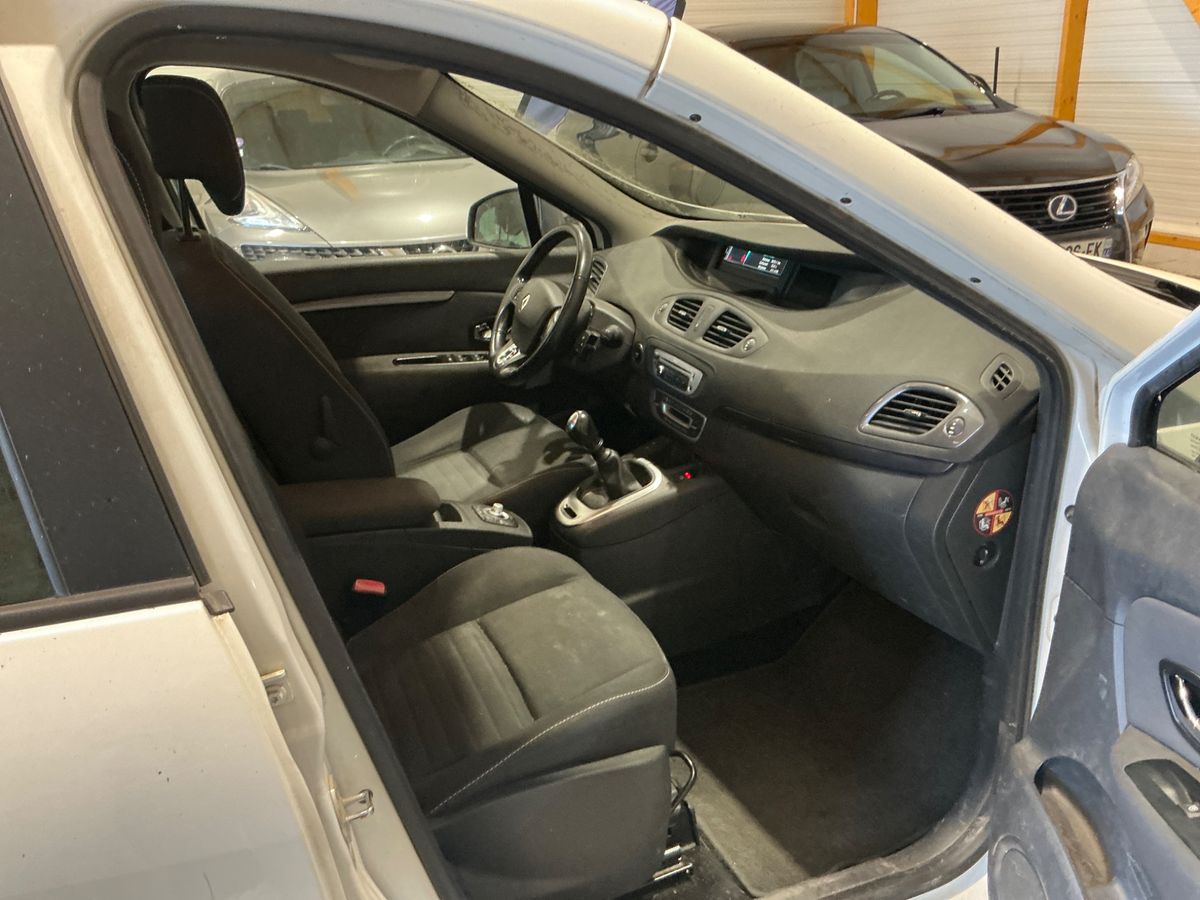 Renault Scenic 2015 — photo 3
