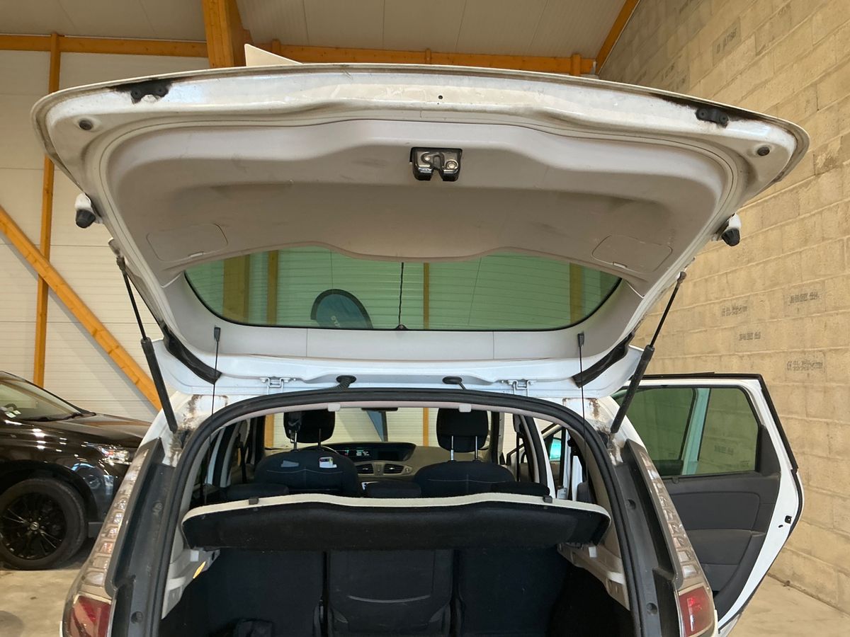 Renault Scenic 2015 — photo 13