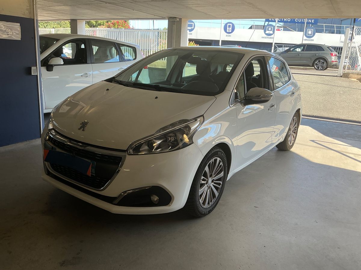 Peugeot 208 2018 — photo 1