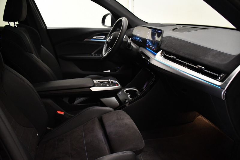 BMW iX2 eDrive20 M Sport — zdjęcie 9
