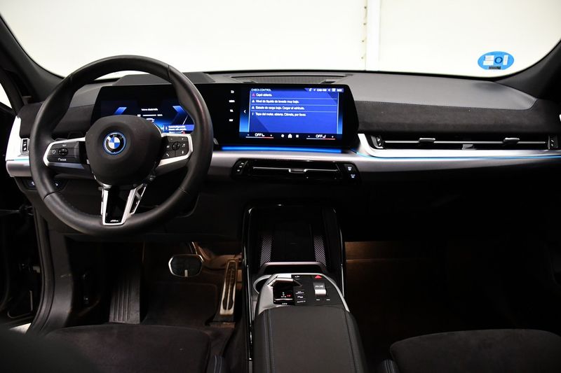 BMW iX2 eDrive20 M Sport — zdjęcie 10
