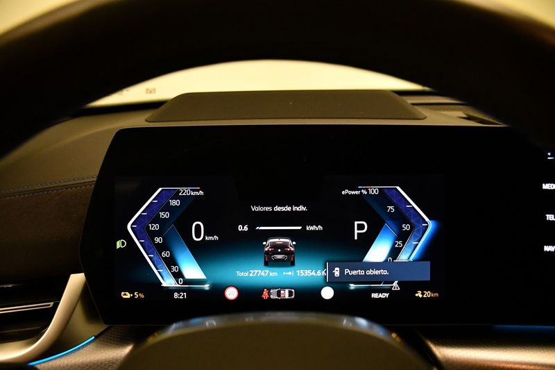 BMW iX2 eDrive20 M Sport — zdjęcie 11