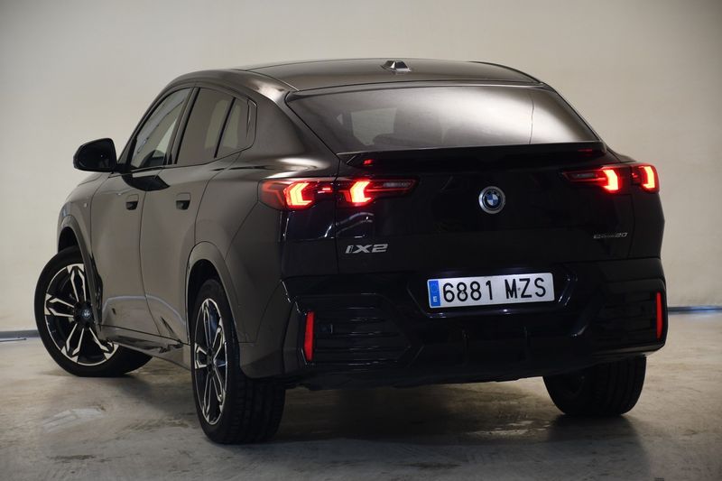 BMW iX2 eDrive20 M Sport — zdjęcie 3