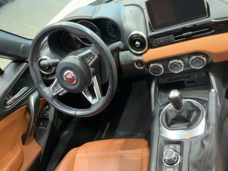 Fiat 124 Spider 1.4 Turbo Lusso — zdjęcie 12