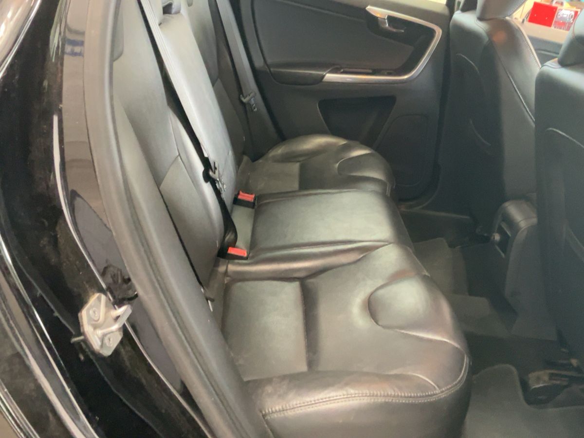 Volvo XC60 2017 — photo 20