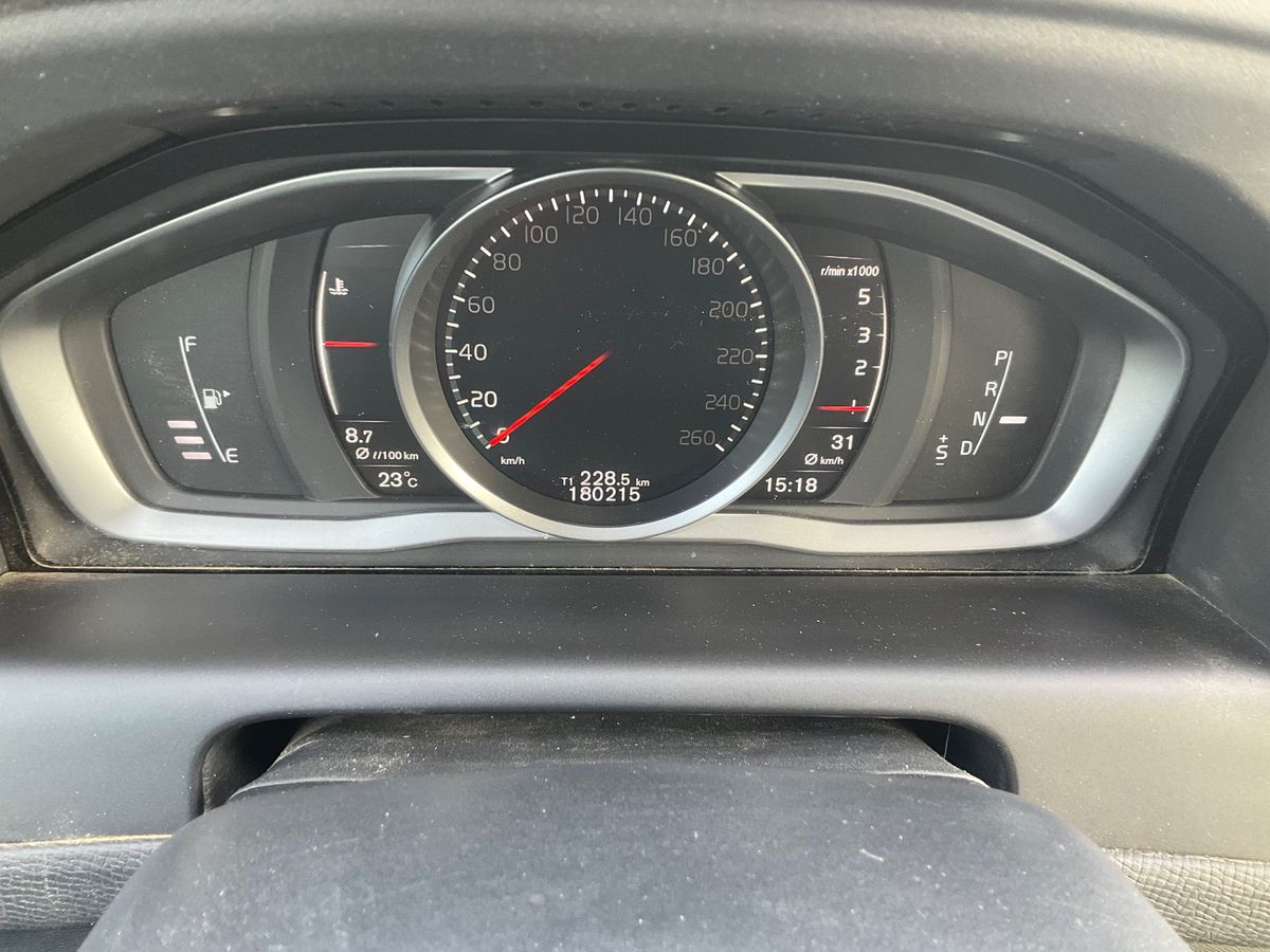 Volvo XC60 2017 — photo 19