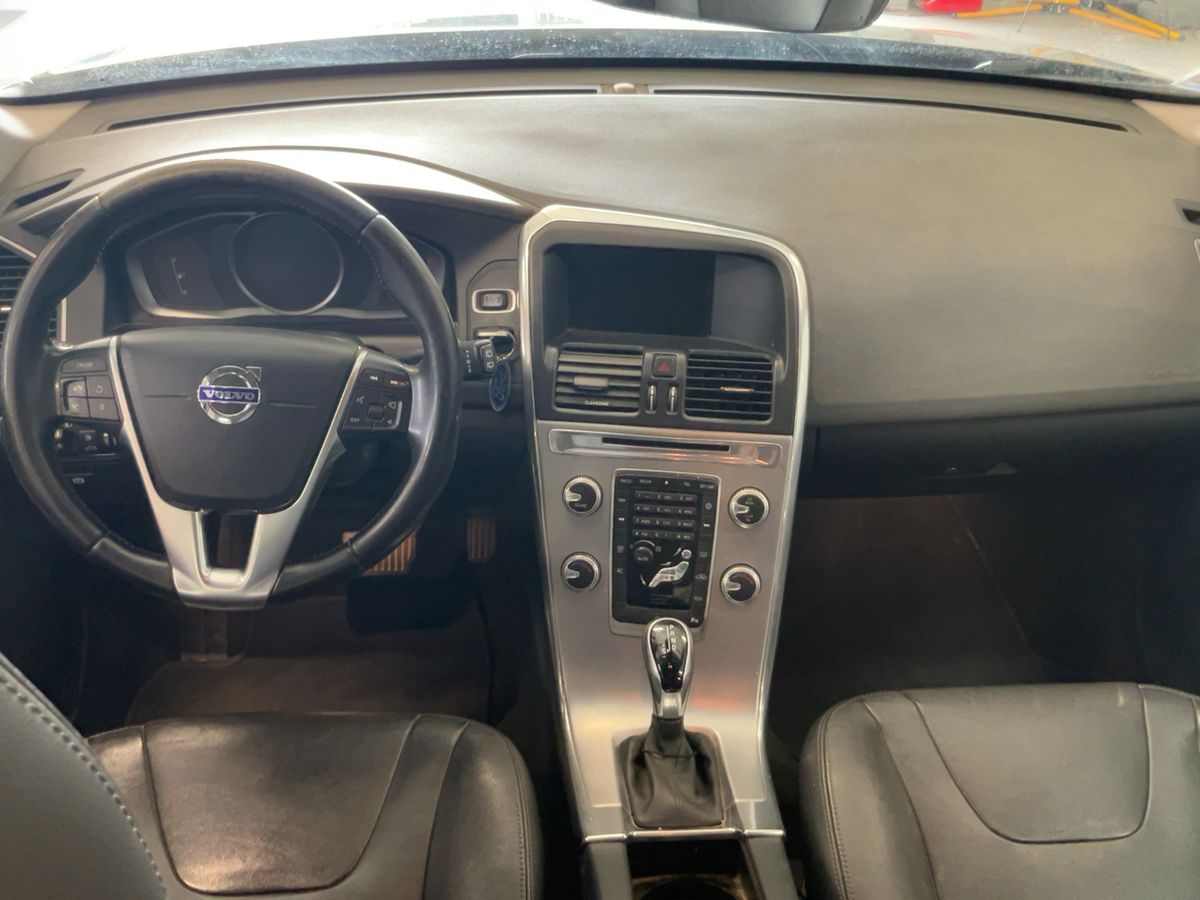 Volvo XC60 2017 — photo 18