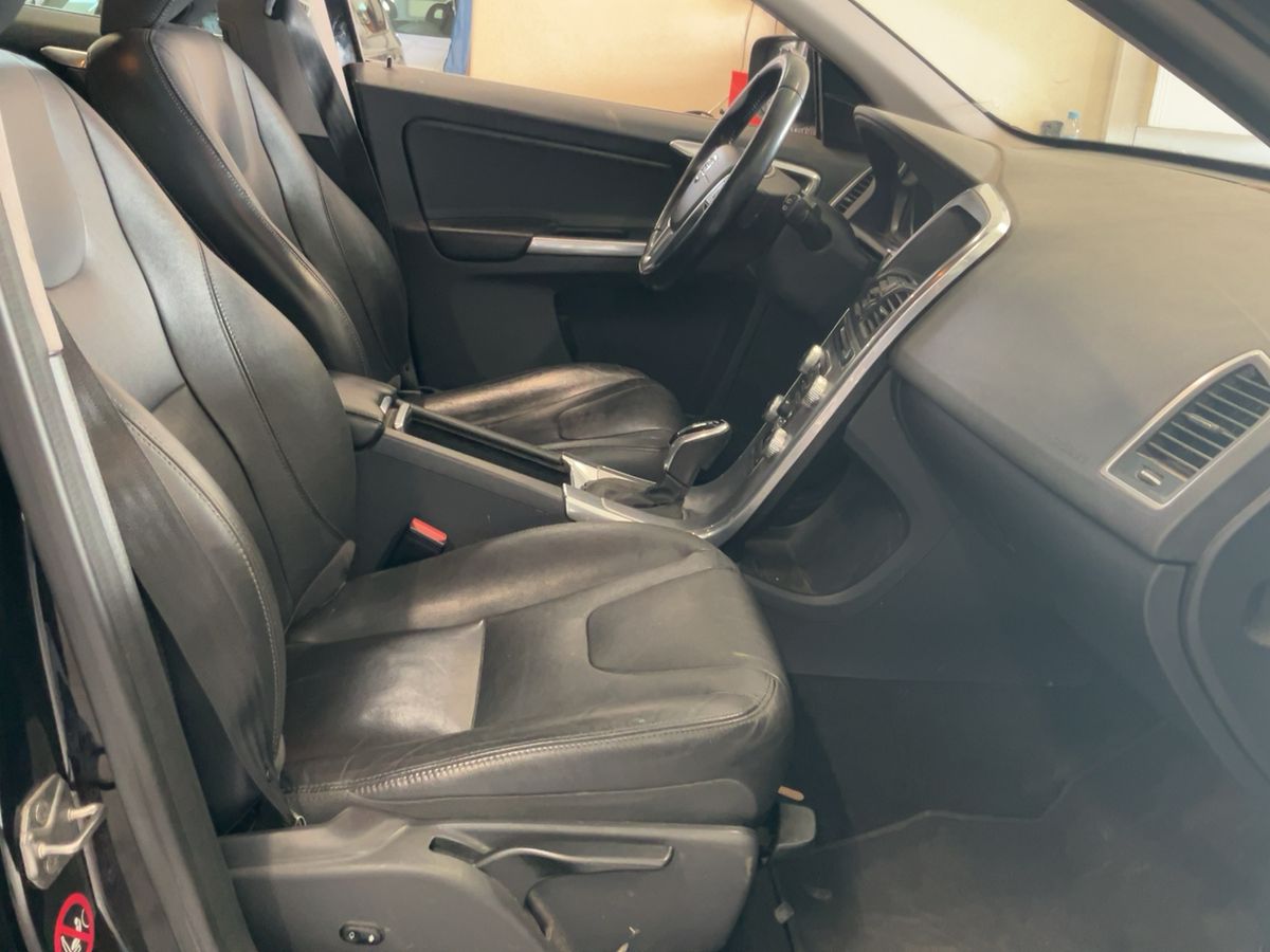 Volvo XC60 2017 — photo 17