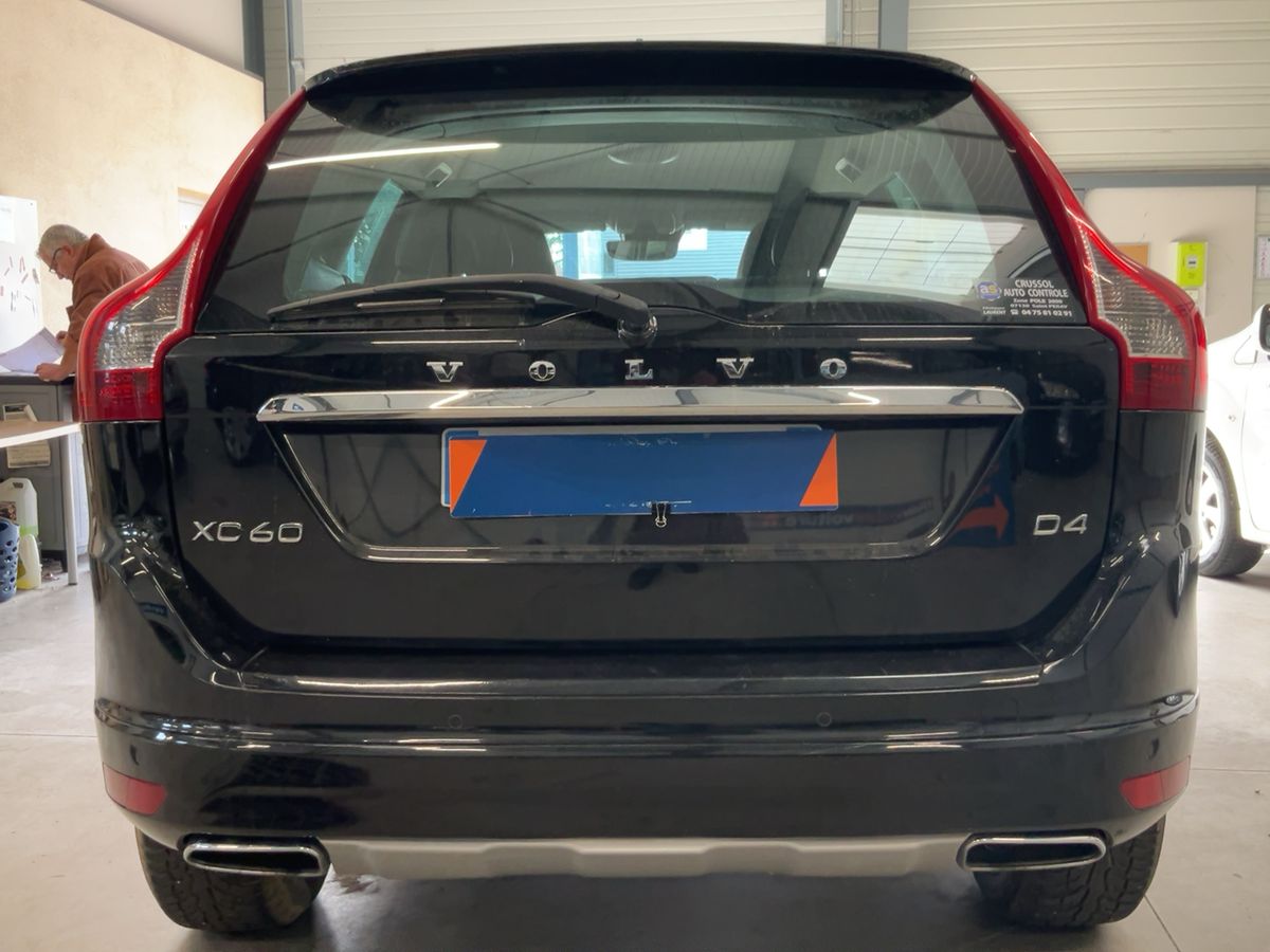 Volvo XC60 2017 — photo 8