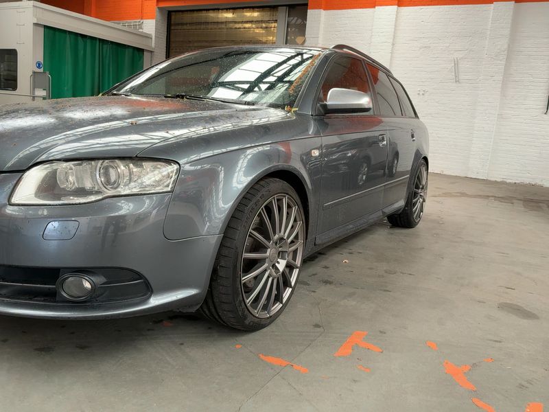 Audi S4 4.2 V8 quattro — zdjęcie 2