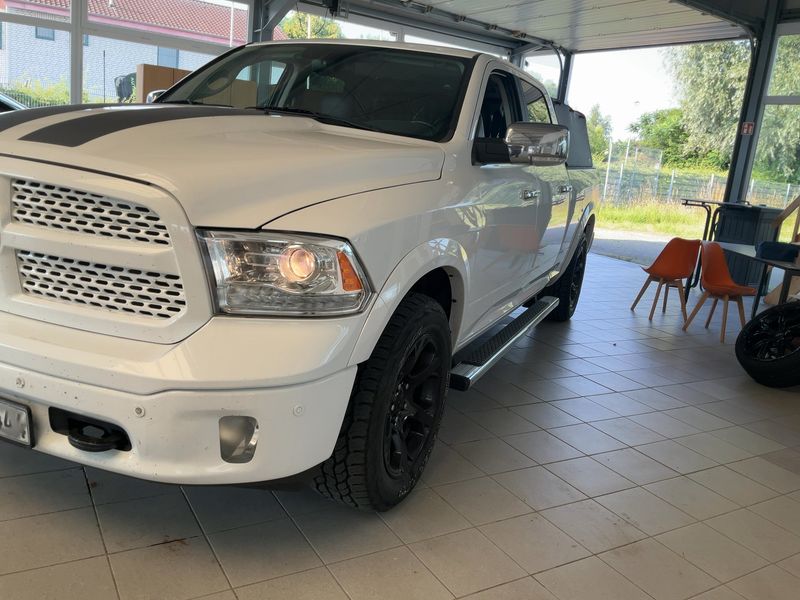 Dodge Ram 1500 5.7 V8 4x4 — zdjęcie 2