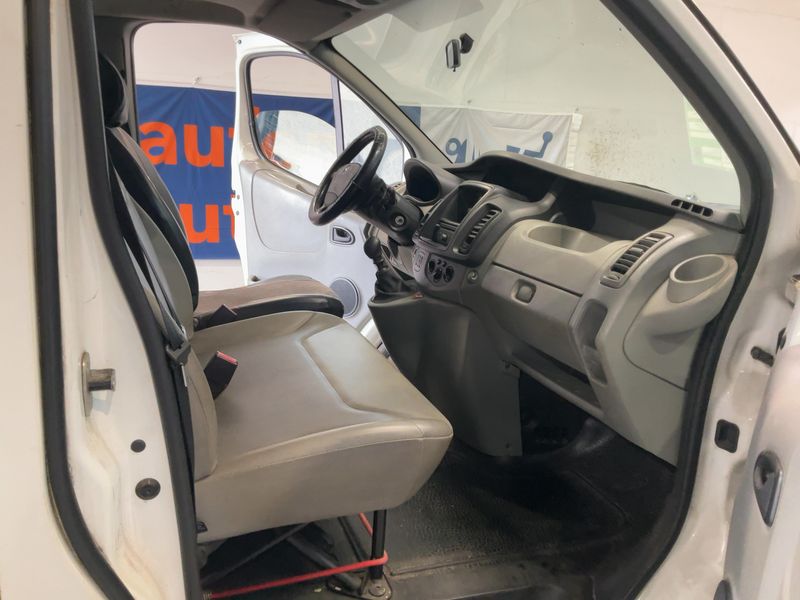 Renault Trafic 2.0 dCi L1H1 2,7t — zdjęcie 11