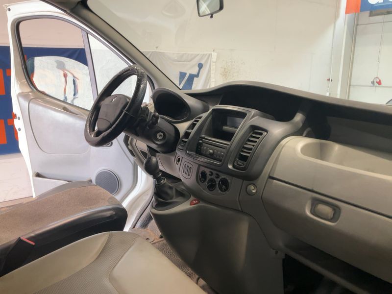 Renault Trafic 2.0 dCi L1H1 2,7t — zdjęcie 12
