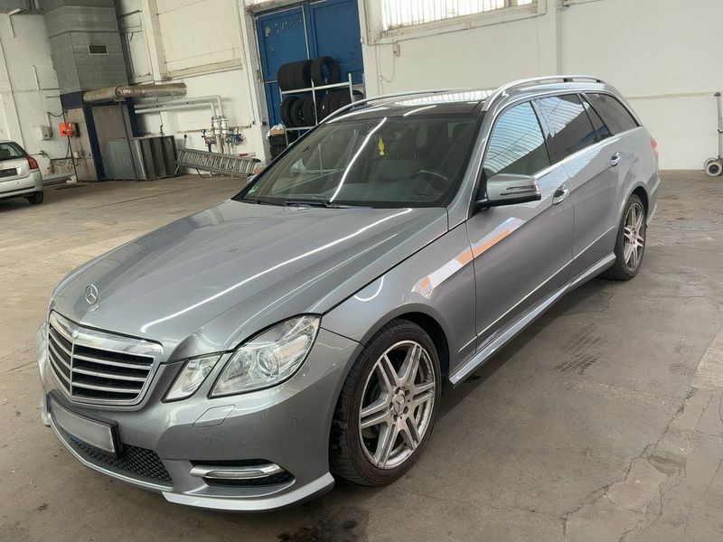 Mercedes-Benz E-Klasse E 300 Hybrid T BlueTEC Avantgarde 2012 – снимка 1