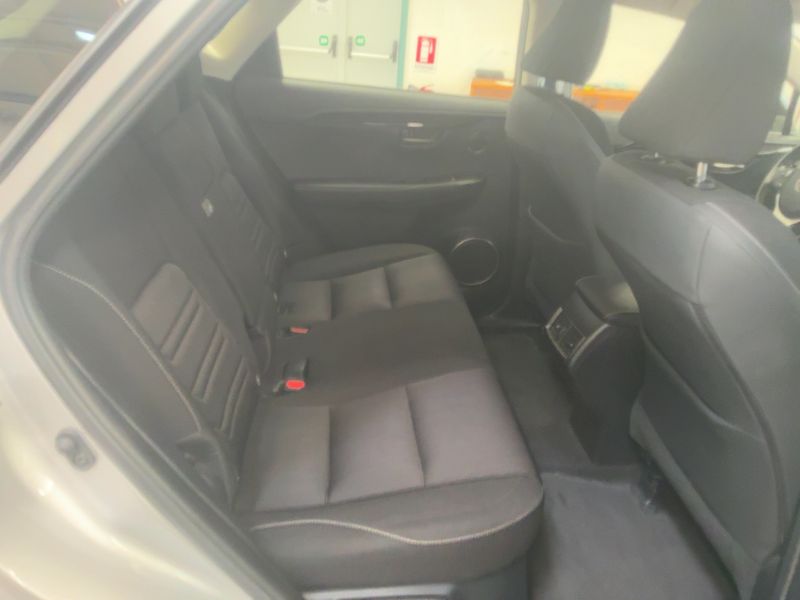 Lexus NX-Serie NX 300h E-Four Business Line — zdjęcie 14