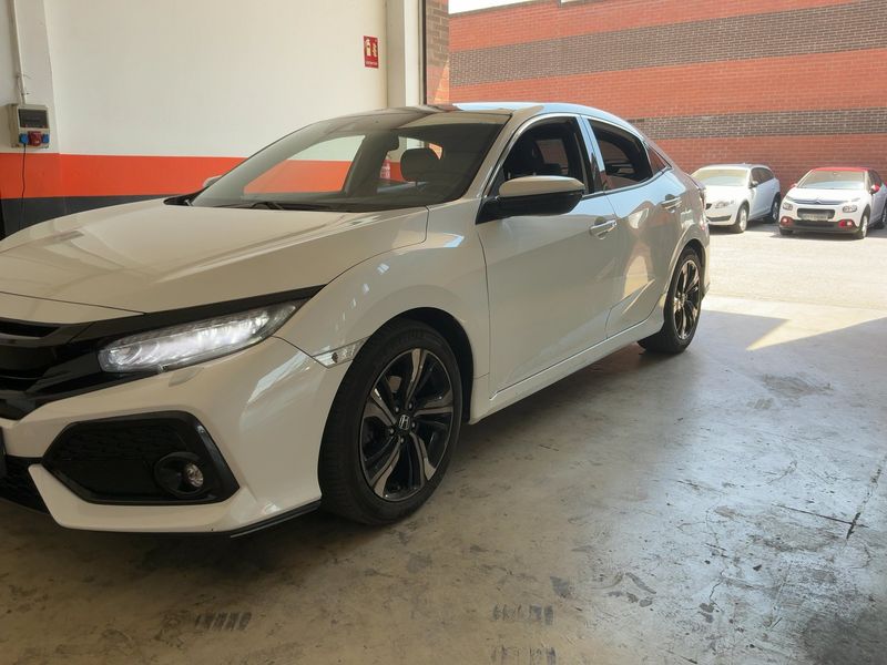 Honda Civic 1.0 VTEC Executive — zdjęcie 2