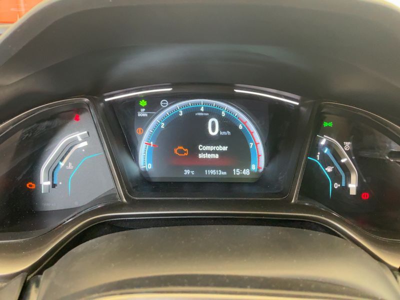 Honda Civic 1.0 VTEC Executive — zdjęcie 13