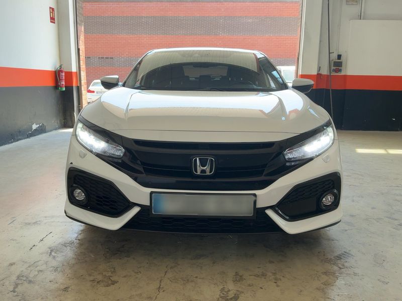 Honda Civic 1.0 VTEC Executive — zdjęcie 9