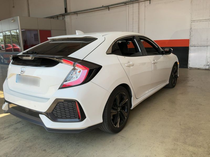 Honda Civic 1.0 VTEC Executive — zdjęcie 6