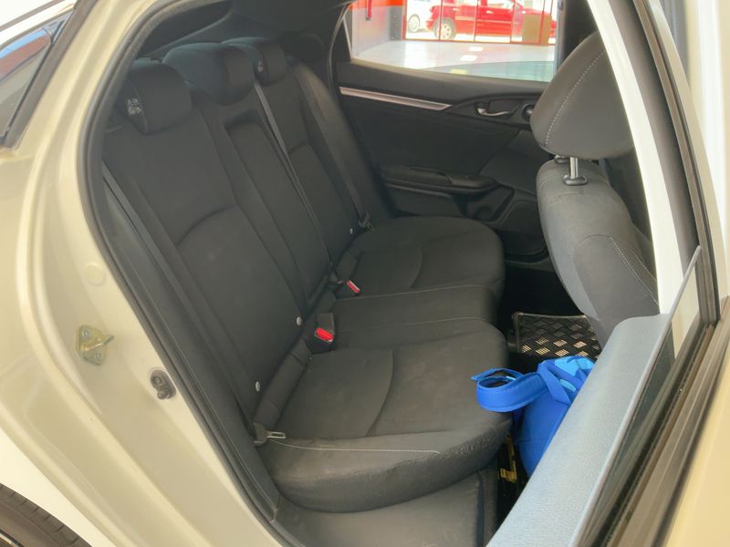 Honda Civic 1.0 VTEC Executive — zdjęcie 14