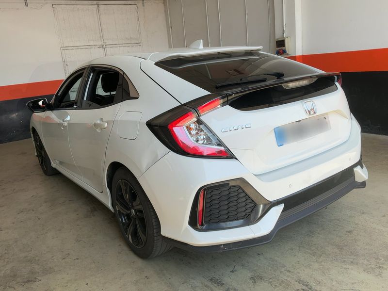 Honda Civic 1.0 VTEC Executive — zdjęcie 3