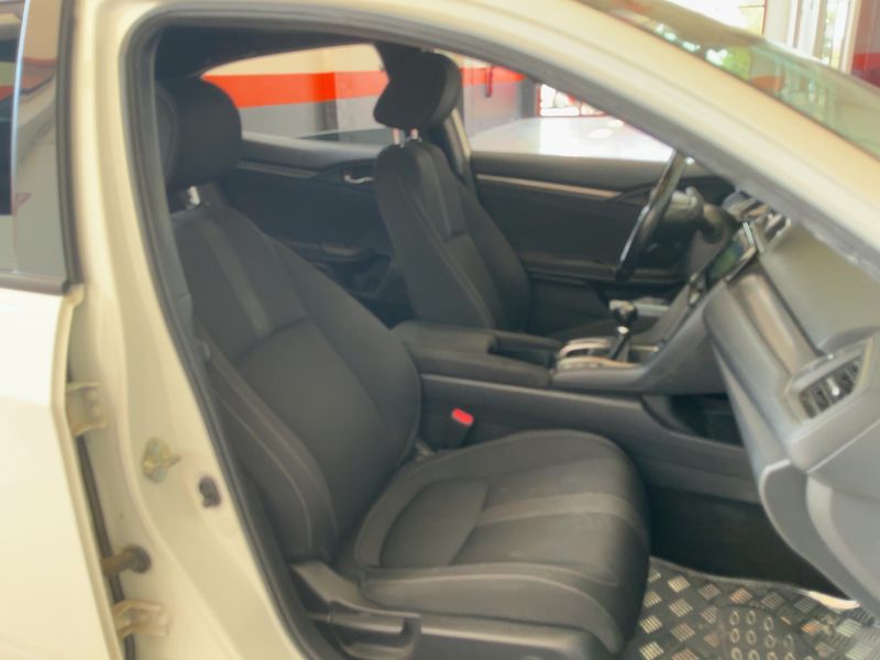 Honda Civic 1.0 VTEC Executive — zdjęcie 11