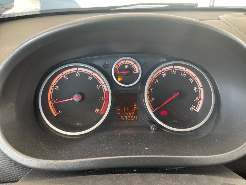 Opel Corsa 1.4 B-Color 2011 – снимка 4