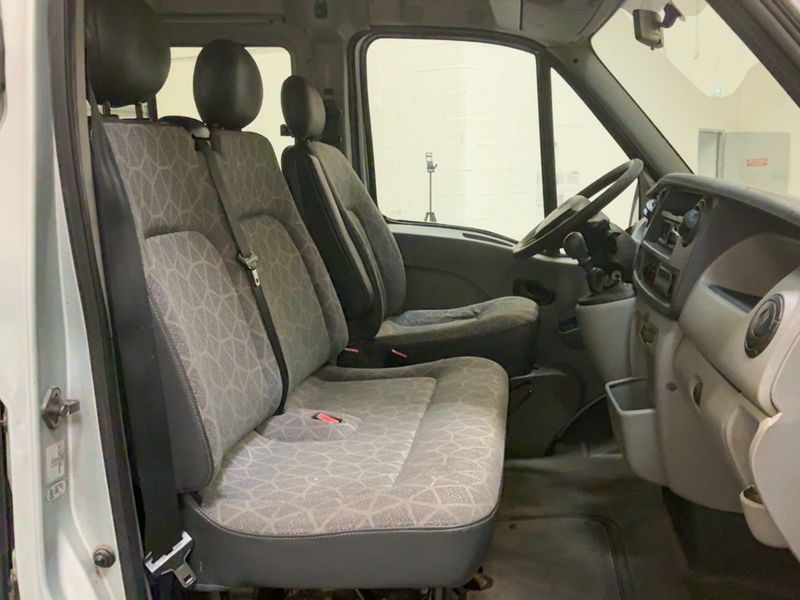 Renault Master 2.5 dCi L1 2,8t 9pl. — zdjęcie 11