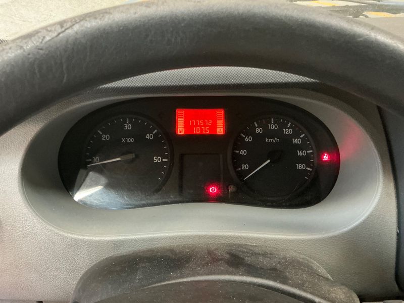Renault Master 2.5 dCi L1 2,8t 9pl. — zdjęcie 13