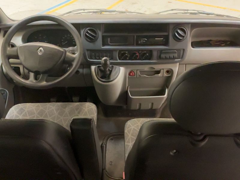 Renault Master 2.5 dCi L1 2,8t 9pl. — zdjęcie 12
