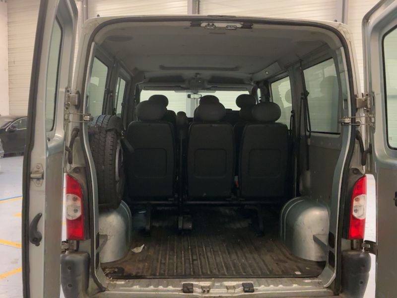 Renault Master 2.5 dCi L1 2,8t 9pl. — zdjęcie 10