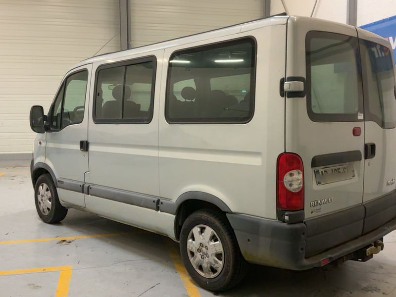 Renault Master 2.5 dCi L1 2,8t 9pl. — zdjęcie 3