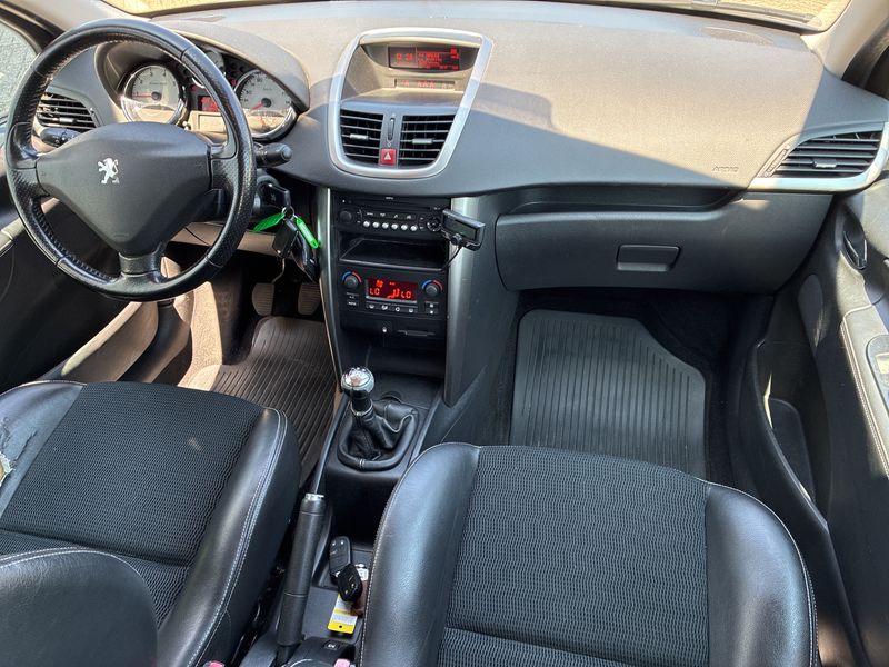Peugeot 207 1.6 Escapade — zdjęcie 11