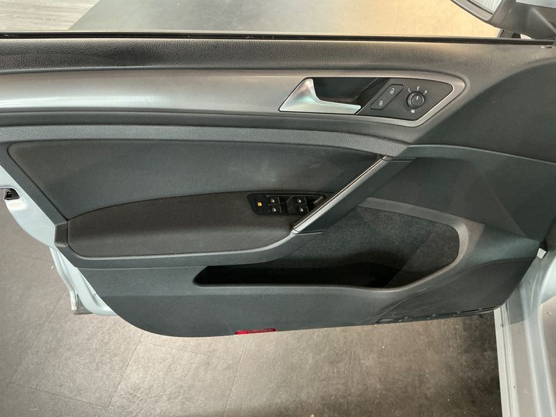 Volkswagen Golf VII 1.6 TDI Trendline BlueMotion Tech 2013 – снимка 26