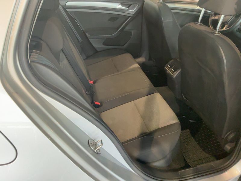 Volkswagen Golf VII 1.6 TDI Trendline BlueMotion Tech 2013 – снимка 19