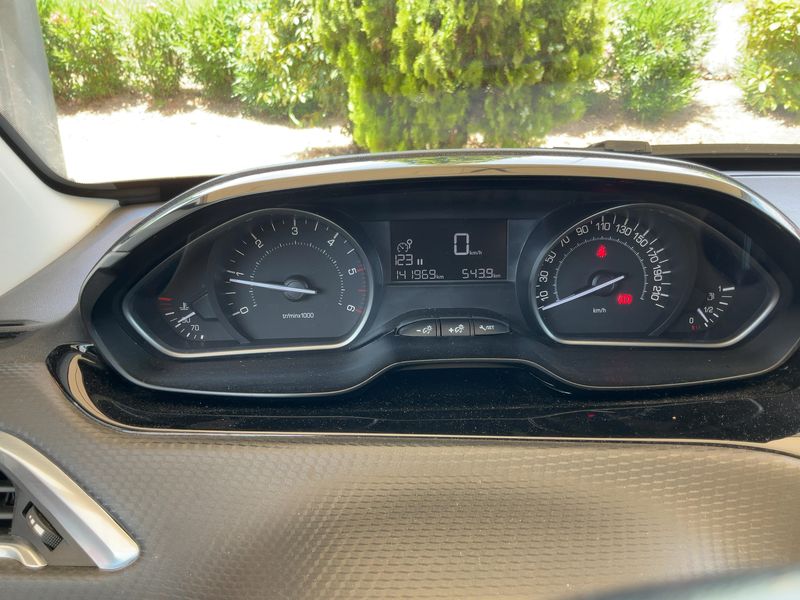Peugeot 2008 1.6 Blue-HDi Style 2018 – снимка 18