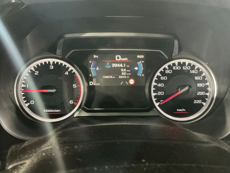 Isuzu D-MAX 1.9 Turbodiesel Double Cab 4WD LSE — zdjęcie 13