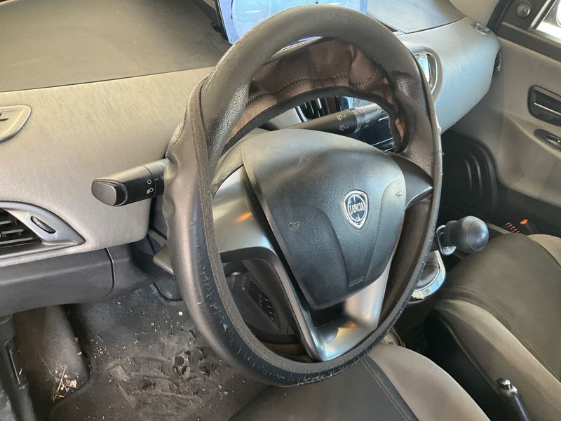 Lancia Ypsilon 1.2 GPL Silver 2013 – снимка 32