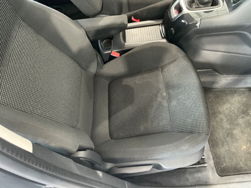 Peugeot 5008 1.6 HDi Active 2013 – снимка 31