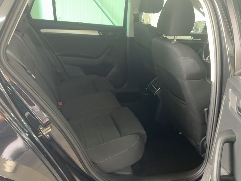 Skoda Superb 1.5 TSI ACT Business — zdjęcie 14