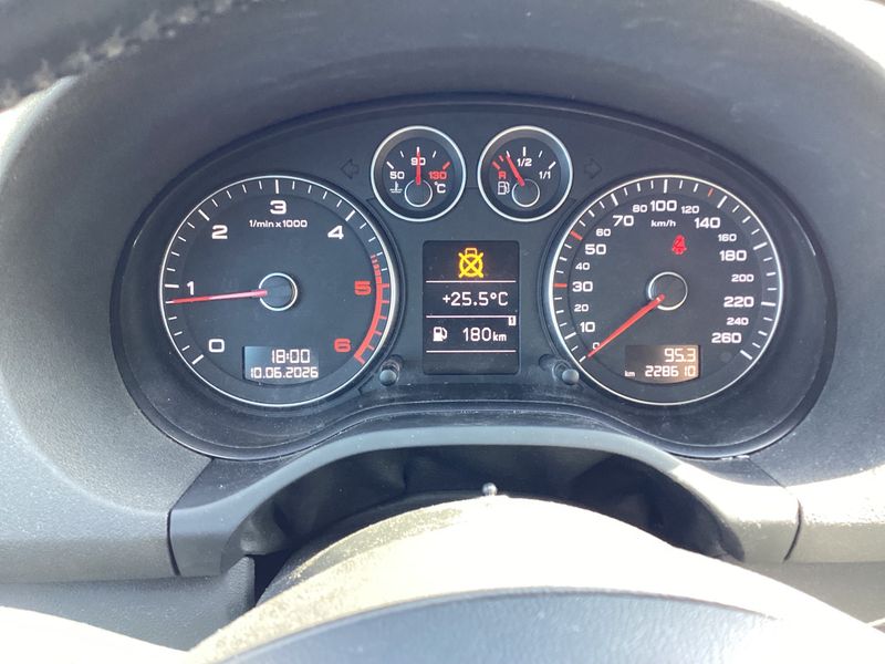 Audi A3 1.9 TDIe Attraction — zdjęcie 13