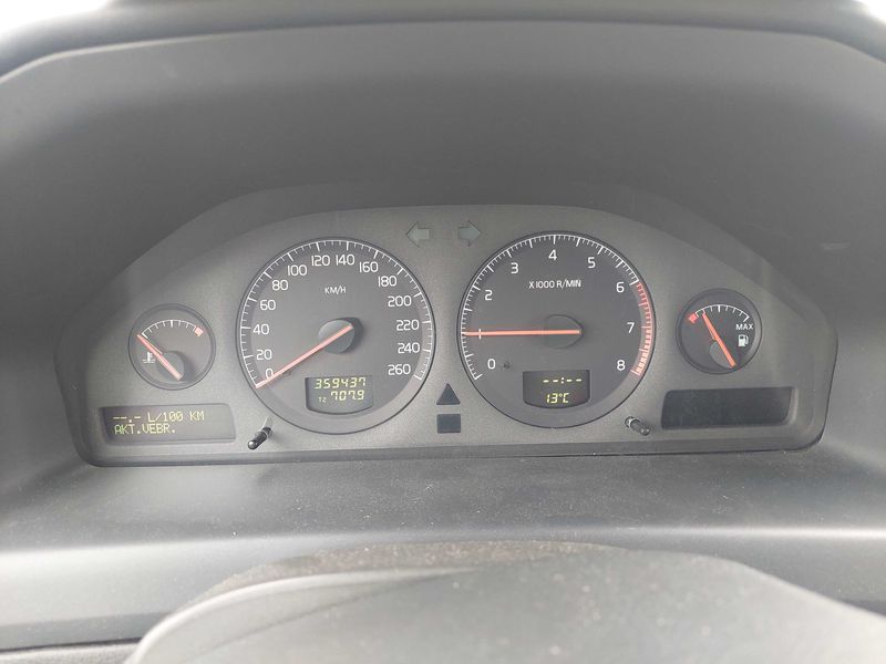 Volvo V70 2.4 — zdjęcie 12