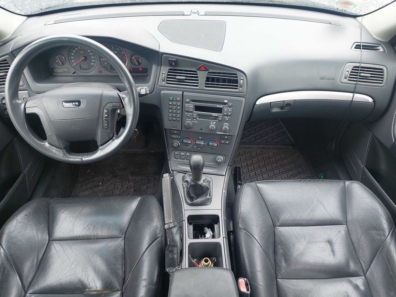 Volvo V70 2.4 — zdjęcie 11