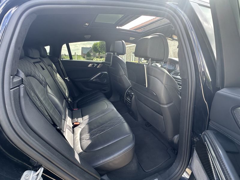 BMW X6 M50i — zdjęcie 14