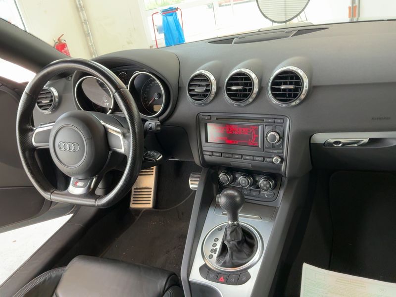 Audi TT 2.0 TFSI Roadster — zdjęcie 12